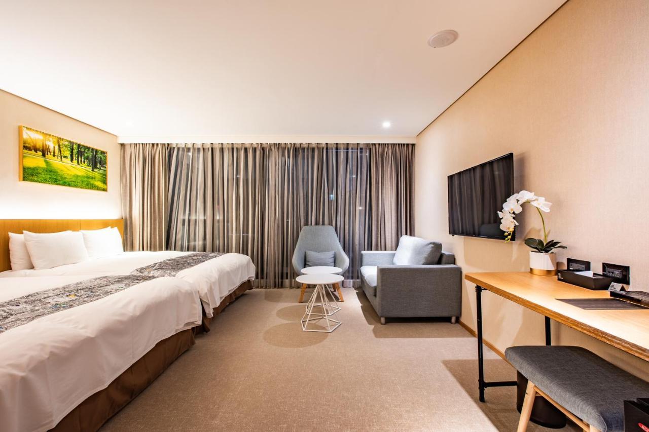 Mega Hotel Chiayi Exterior foto